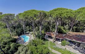 Villa – Roccamare, Toskana, Italien. 11 200 €  pro Woche