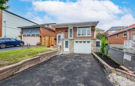 8-zimmer haus in der stadt in Scarborough, Kanada. C$1 544 000