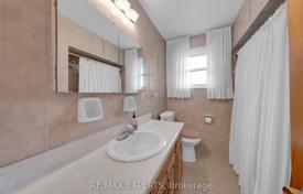 6-zimmer haus in der stadt in North York, Kanada. C$2 065 000