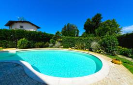 10-zimmer villa in Pietrasanta, Italien. Price on request