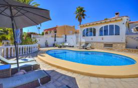 3-zimmer einfamilienhaus 289 m² in Moraira, Spanien. 915 000 €