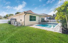 Haus in der Stadt – Pembroke Pines, Broward, Florida,  Vereinigte Staaten. $899 000