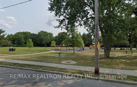 7-zimmer haus in der stadt in North York, Kanada. C$2 239 000