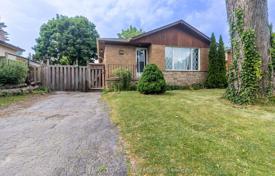 8-zimmer haus in der stadt in Scarborough, Kanada. C$1 292 000