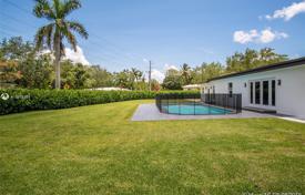 Villa – Miami, Florida, Vereinigte Staaten. 1 337 000 €