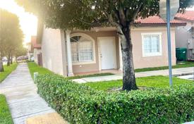 3-zimmer haus in der stadt 116 m² in Miami, Vereinigte Staaten. $515 000