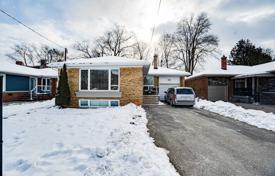 13-zimmer haus in der stadt in Etobicoke, Kanada. C$2 038 000