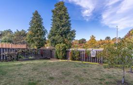 8-zimmer haus in der stadt in Scarborough, Kanada. C$1 176 000