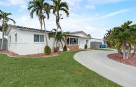 Haus in der Stadt – Hialeah, Florida, Vereinigte Staaten. $740 000