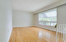 7-zimmer haus in der stadt in Etobicoke, Kanada. C$1 262 000