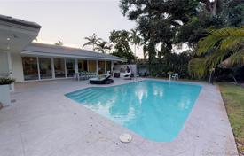 Villa – Miami, Florida, Vereinigte Staaten. 1 396 000 €