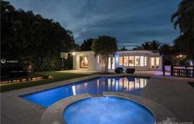 Villa – Miami Beach, Florida, Vereinigte Staaten. 2 061 000 €