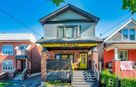 5-zimmer haus in der stadt in East York, Kanada. C$1 612 000