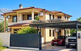 Großzügiges Familienhaus in Bar 165 m², 3 Schlafzimmer, Terrassen, Grundstück, Solaranlage und Stellplätze für 4 Autos. 395 000 €
