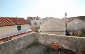 Haus in der Stadt – Trogir, Split-Dalmatia County, Kroatien. 383 000 €
