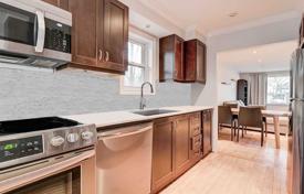 8-zimmer haus in der stadt in Scarborough, Kanada. C$1 217 000