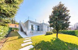 Villa – Bardolino, Veneto, Italien. 820 000 €
