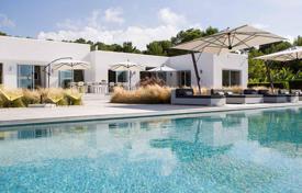 Villa – Ibiza, Balearen, Spanien. 13 800 €  pro Woche