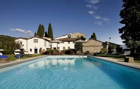 Villa – Rufina, Toskana, Italien. 1 950 000 €