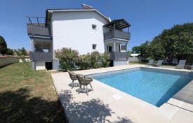 12-zimmer haus in der stadt 550 m² in Pula, Kroatien. 1 050 000 €