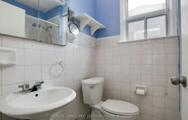 6-zimmer haus in der stadt in Etobicoke, Kanada. C$1 196 000