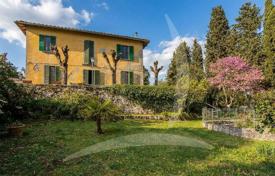 Grundstück in Bucine, Italien. 790 000 €