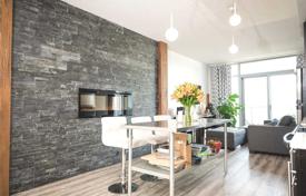 2-zimmer wohnung in The Queensway, Kanada. C$799 000