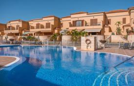 4-zimmer einfamilienhaus 244 m² in Costa Adeje, Spanien. 825 000 €