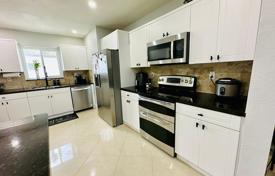 4-zimmer haus in der stadt 186 m² in Miami, Vereinigte Staaten. $650 000