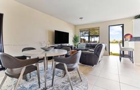 Haus in der Stadt – Pompano Beach, Florida, Vereinigte Staaten. $640 000