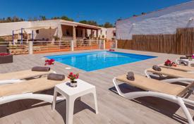 Villa – Ibiza, Balearen, Spanien. 6 900 €  pro Woche