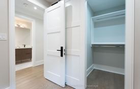 9-zimmer haus in der stadt in Etobicoke, Kanada. C$2 397 000