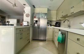 3-zimmer haus in der stadt 128 m² in Miami, Vereinigte Staaten. $825 000