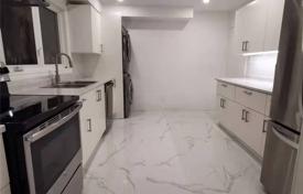 7-zimmer haus in der stadt in North York, Kanada. C$2 462 000