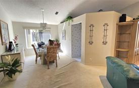Haus in der Stadt – Deerfield Beach, Broward, Florida,  Vereinigte Staaten. $550 000