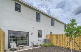 4-zimmer haus in der stadt 147 m² in Miami, Vereinigte Staaten. $467 000