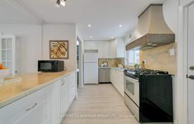 8-zimmer haus in der stadt in North York, Kanada. C$1 776 000