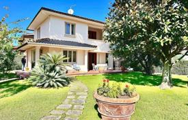 4-zimmer villa 150 m² in Forte dei Marmi, Italien. 2 100 000 €