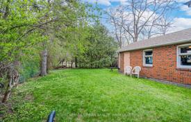 8-zimmer haus in der stadt in Scarborough, Kanada. C$1 086 000