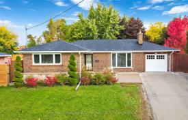 8-zimmer haus in der stadt in North York, Kanada. C$1 570 000