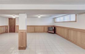 7-zimmer haus in der stadt in Etobicoke, Kanada. C$1 708 000