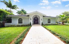 Villa – Coral Gables, Florida, Vereinigte Staaten. 1 582 000 €
