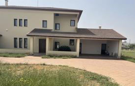 5-zimmer einfamilienhaus 386 m² in Nicosia, Zypern. 703 000 €