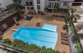3-zimmer appartements in eigentumswohnungen in Khlong Toei, Thailand. $4 000  pro Woche