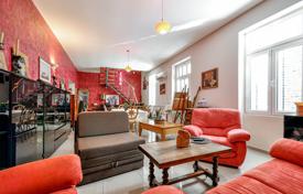 6-zimmer einfamilienhaus 240 m² in Tivat city, Montenegro. 685 000 €