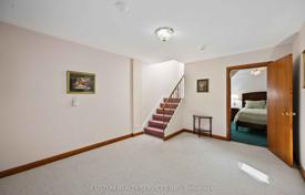 9-zimmer haus in der stadt in Etobicoke, Kanada. C$2 566 000