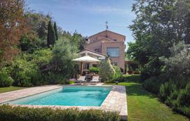 Villa – Jesi, Marche, Italien. 1 590 000 €