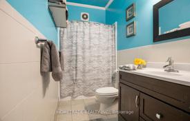 6-zimmer haus in der stadt in Etobicoke, Kanada. C$1 680 000