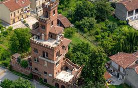19-zimmer schloss in Alessandria, Italien. Price on request