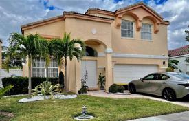 4-zimmer haus in der stadt 255 m² in Pembroke Pines, Vereinigte Staaten. $890 000